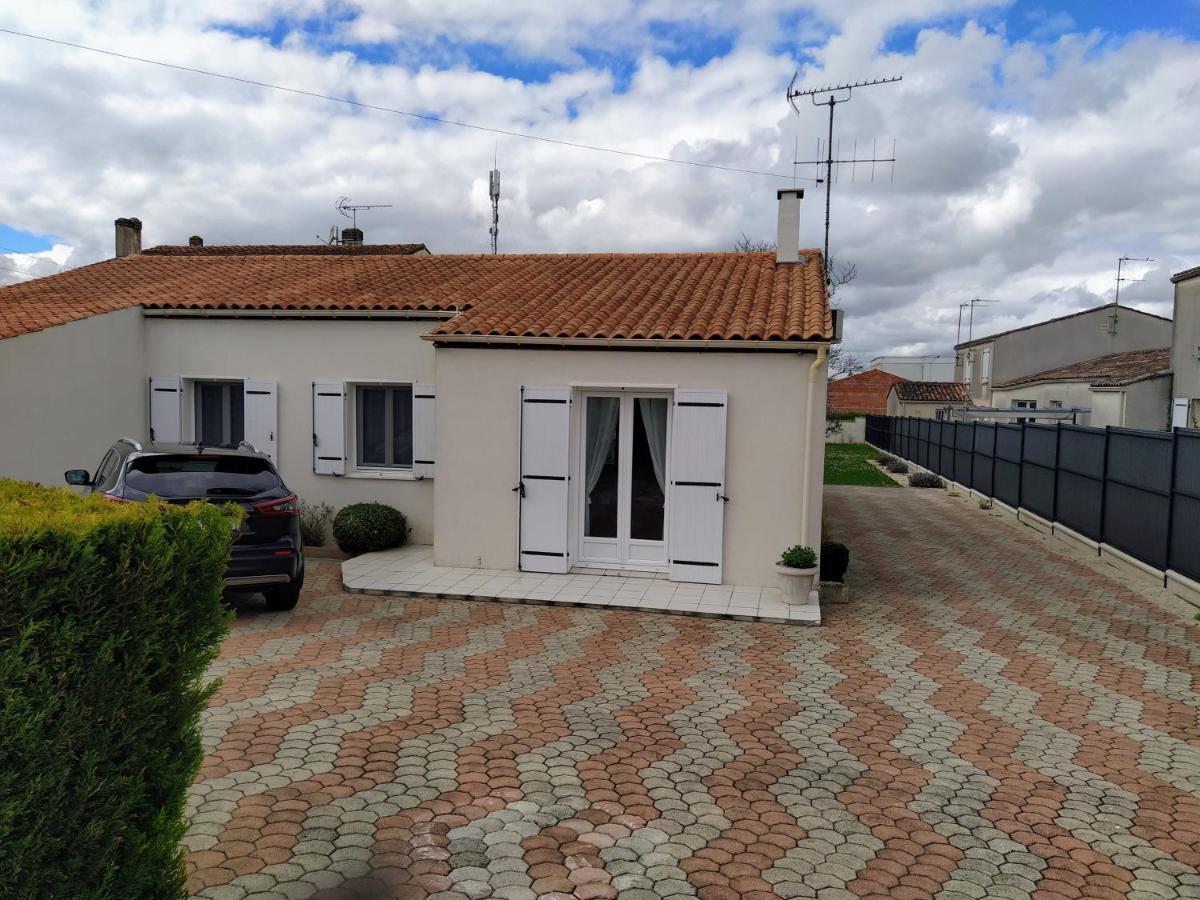 Maison Plain Pied Avec Jardin, Terrasse Et Veranda Cognac Exterior foto