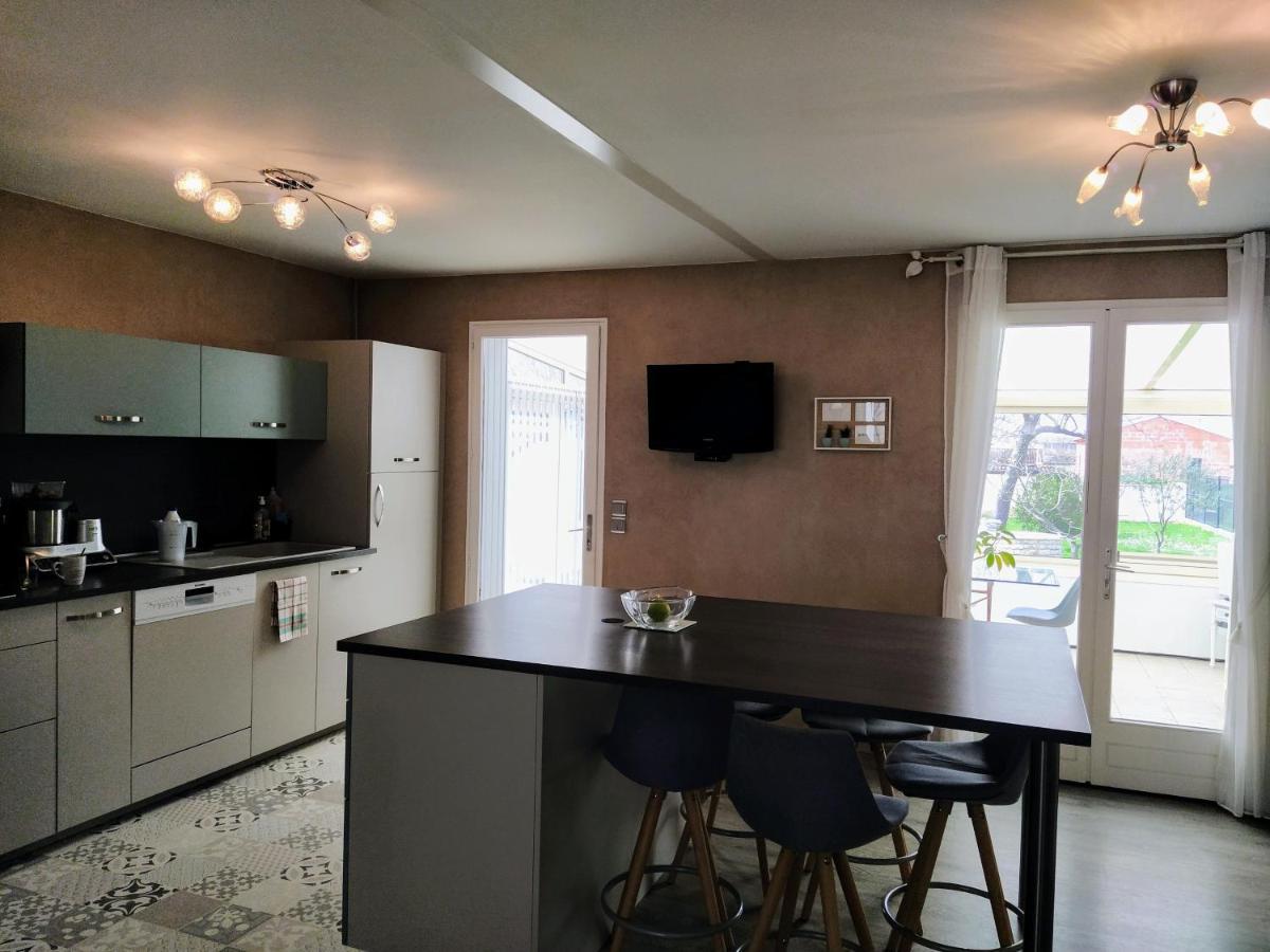 Maison Plain Pied Avec Jardin, Terrasse Et Veranda Cognac Exterior foto